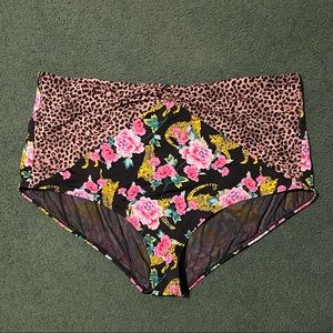 Torrid size 4. High waisted swimsuit bottom.